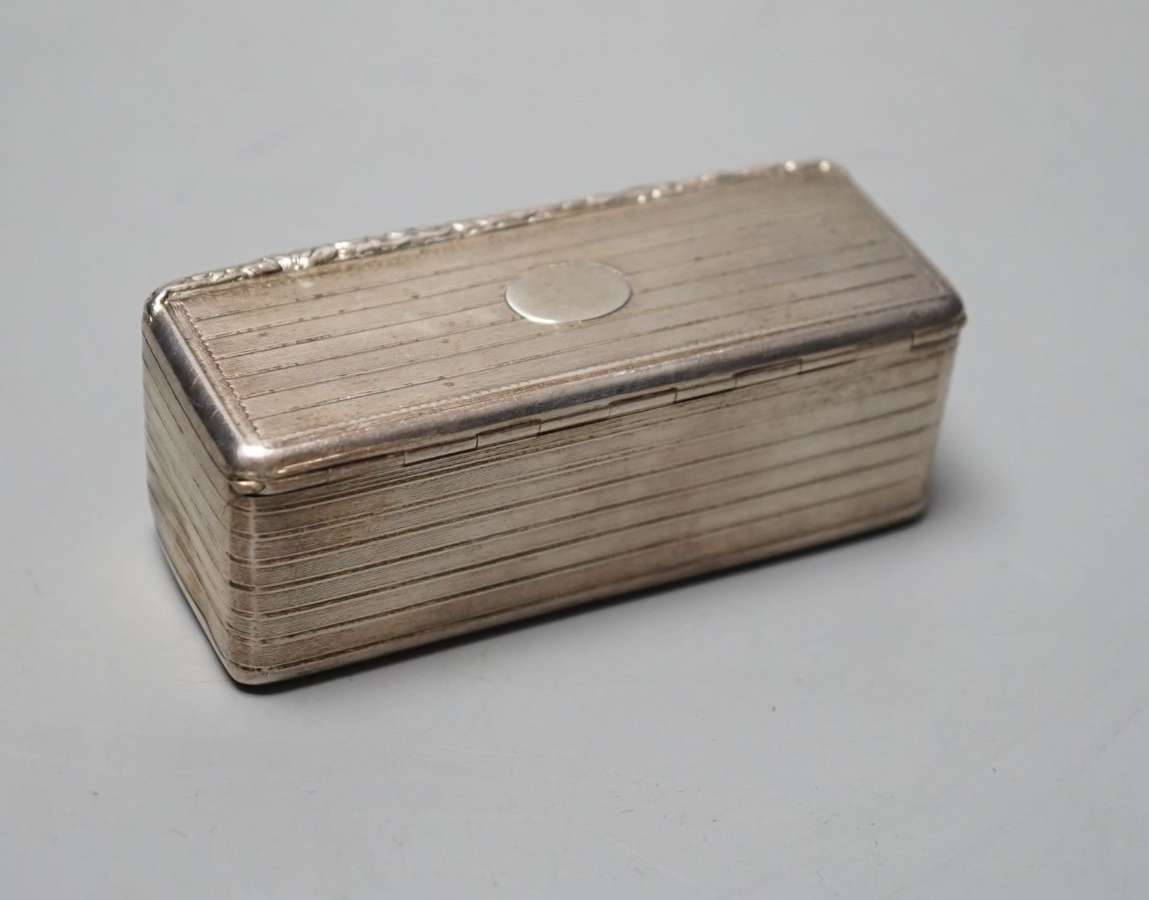 A late George III engine turned silver snuff box, by Thomas Edwards, London, 1819, 9cm.